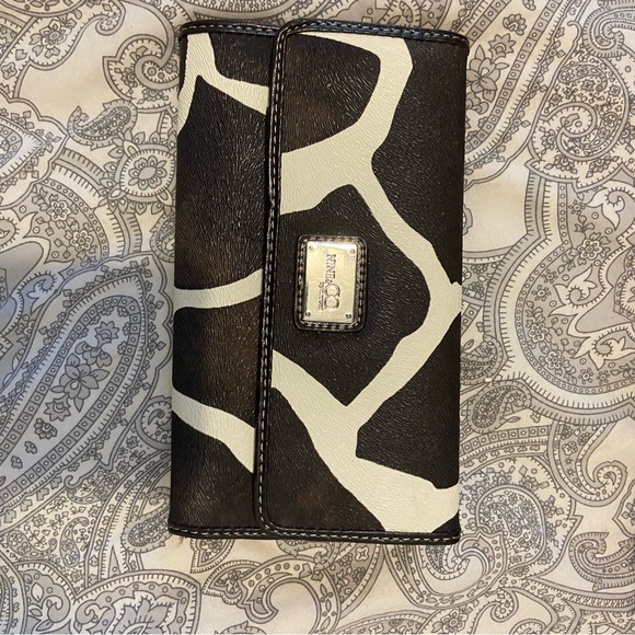 Nine & Co. Giraffe Print Tote with Red Trim & Matching Wallet - Picture 11 of 16